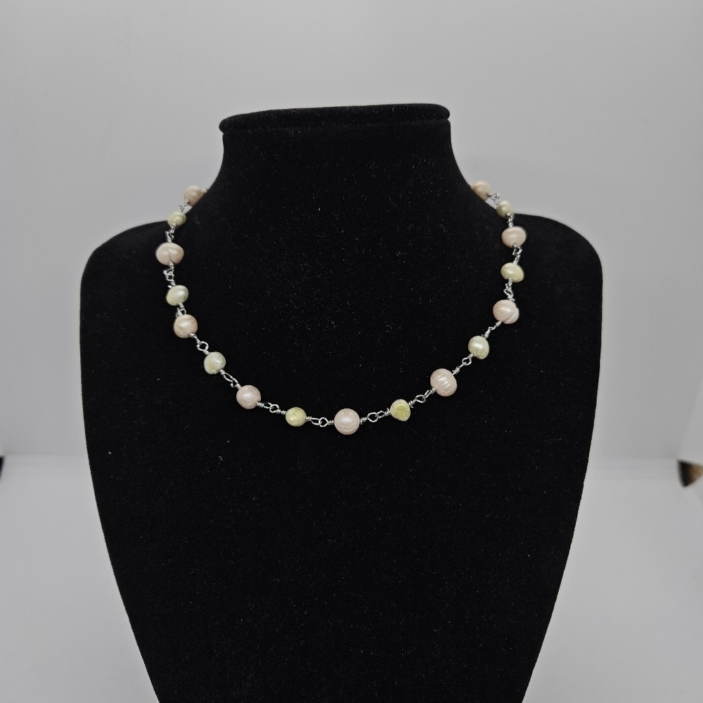 short light pink and yellow-green pearl necklace